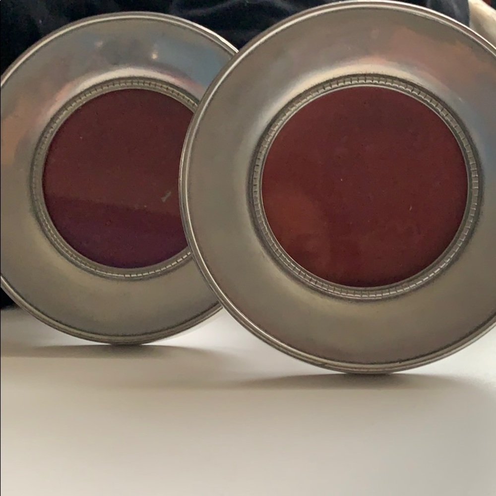 A pair of pewter 3.5 round frames, show off love